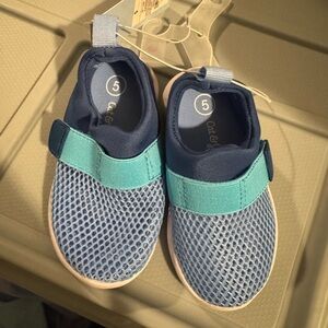 Cat & Jack water shoes. NWT